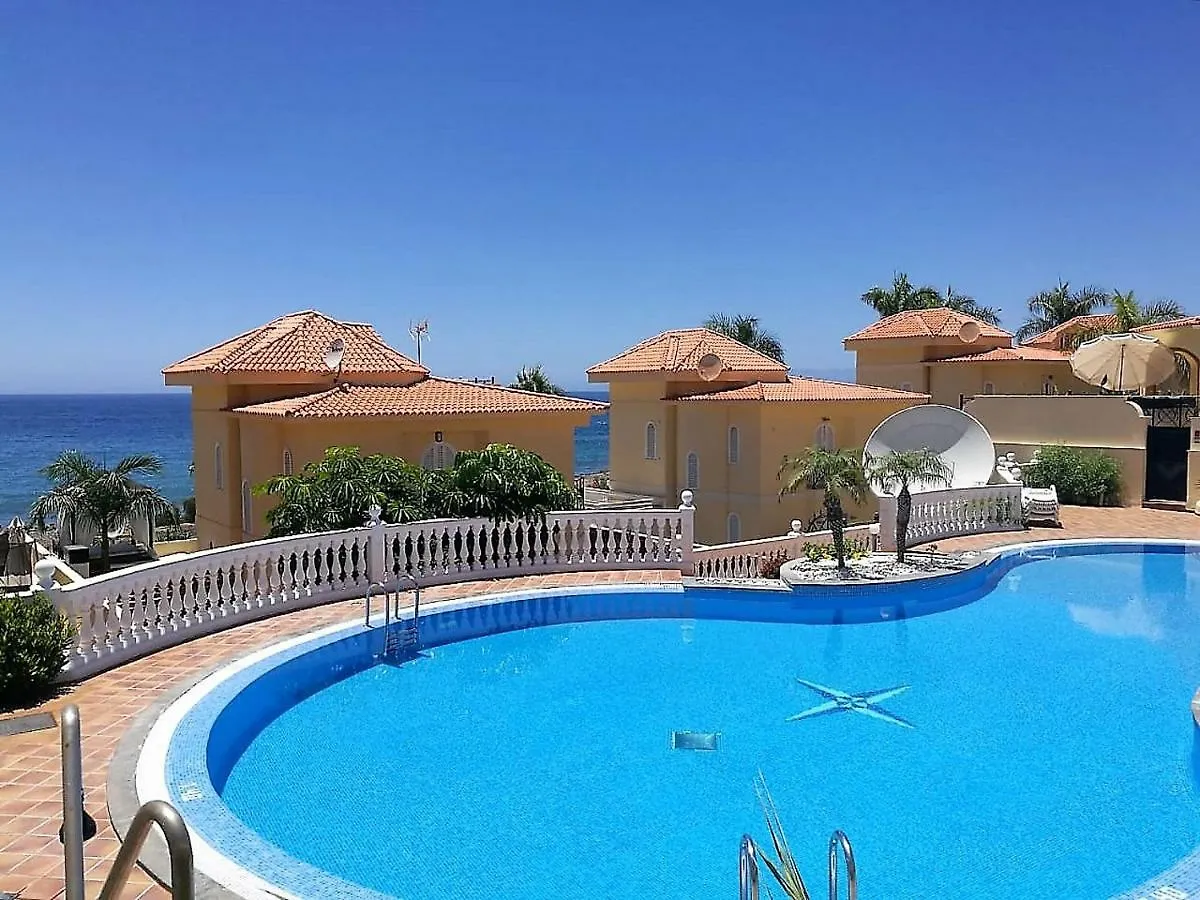 Villa Großartige eigene Etage von “Villa am Ozean“ . Offener Terrasse. Separater Eingang. Nur für Erwachsene. Los Cristianos