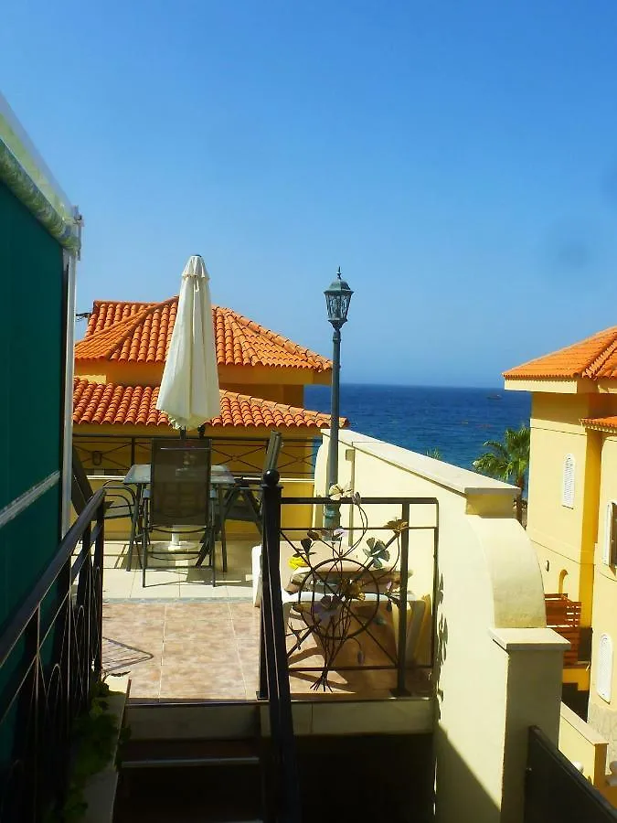 Großartige eigene Etage von “Villa am Ozean“ . Offener Terrasse. Separater Eingang. Nur für Erwachsene. Los Cristianos  0*, Los Cristianos (Tenerife)