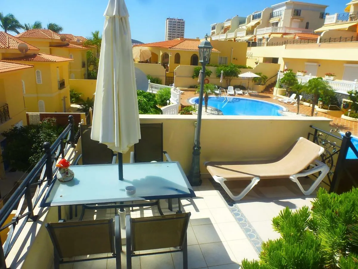 Großartige eigene Etage von “Villa am Ozean“ . Offener Terrasse. Separater Eingang. Nur für Erwachsene. Los Cristianos  Villa